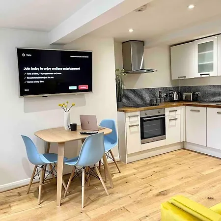 Forbury Apartment, 3 Guests, Free Parking & Wifi, Close To Uni, Hospital & Town Centre Reading Exterior photo