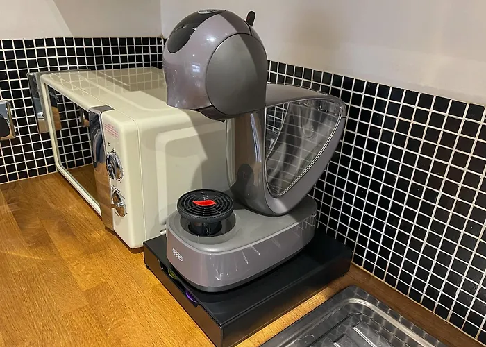 Forbury Apartment, 3 Guests, Free Parking & Wifi, Close To Uni, Hospital & Town Centre