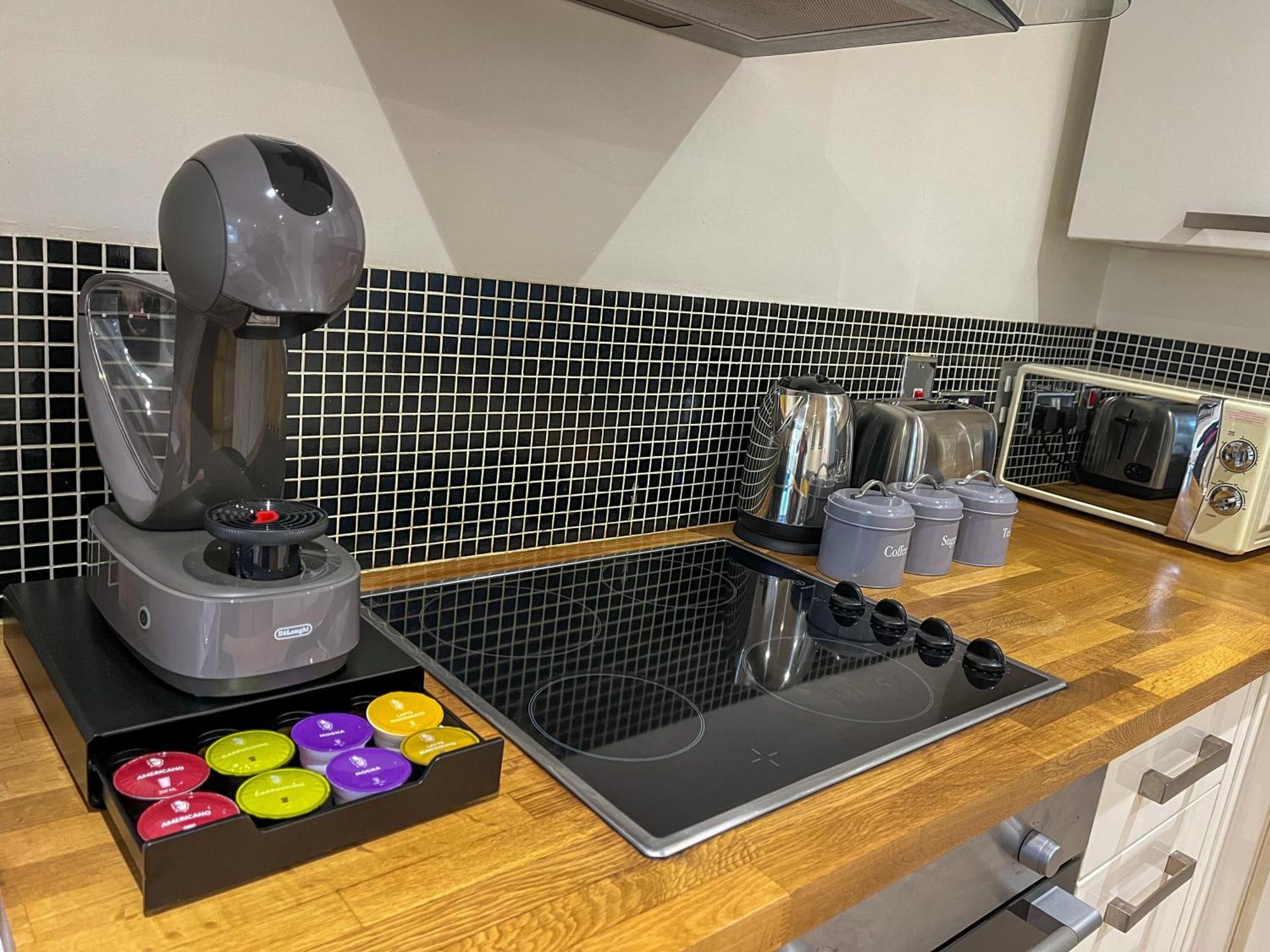Forbury Apartment, 3 Guests, Free Parking & Wifi, Close To Uni, Hospital & Town Centre * Reading